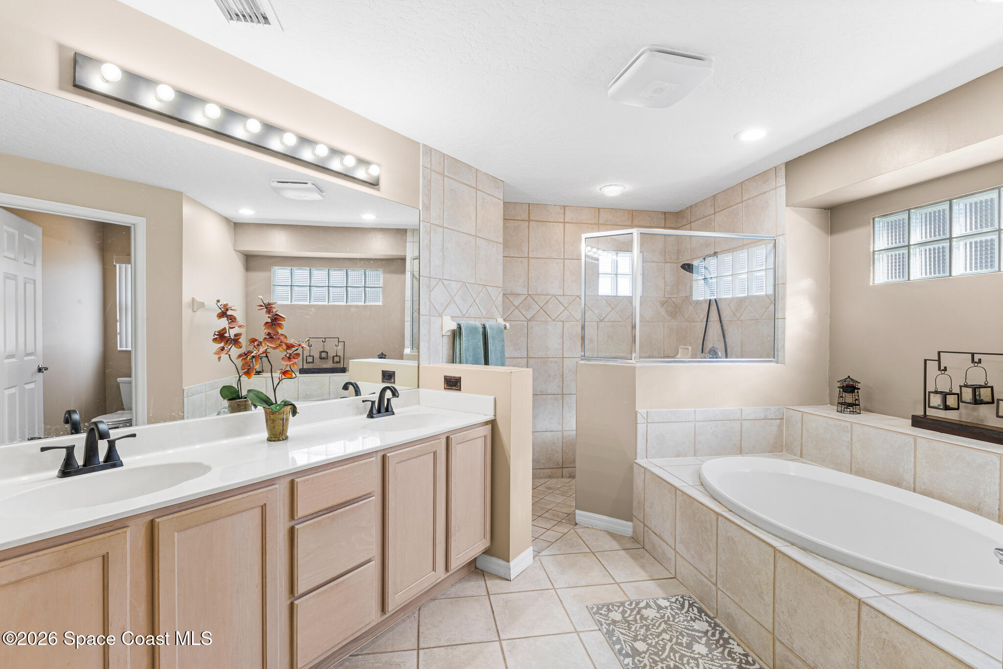 1697 Atrium Drive Melbourne, FL 32935 - Photo 22 of 42 Primary En Suite Bath