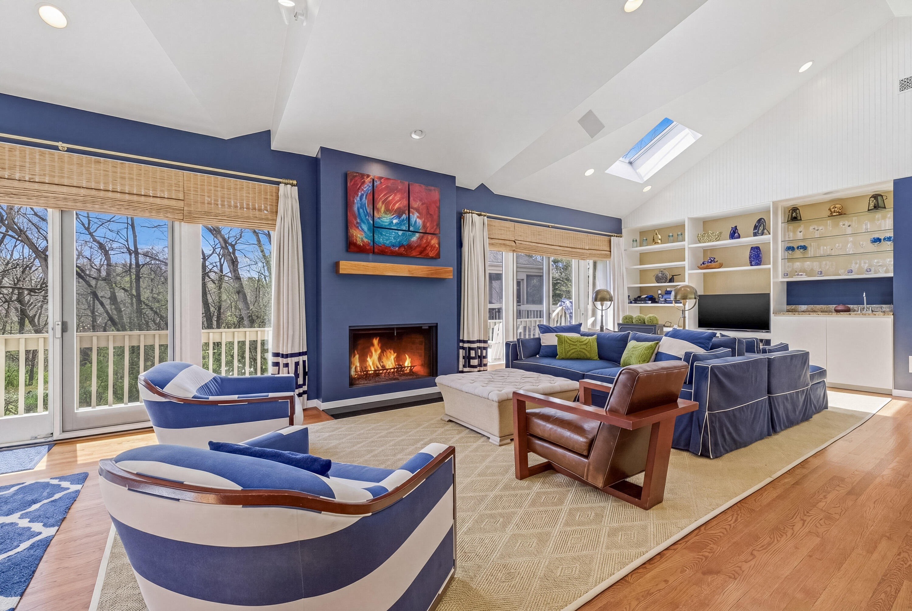 5611 Oak Bluffs Road Fontana, WI 53125 - Photo 8 of 43 Living Room