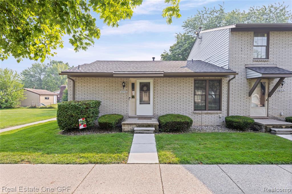 48558 Sugarbush Road Chesterfield, MI 48047 - Photo 2 of 26