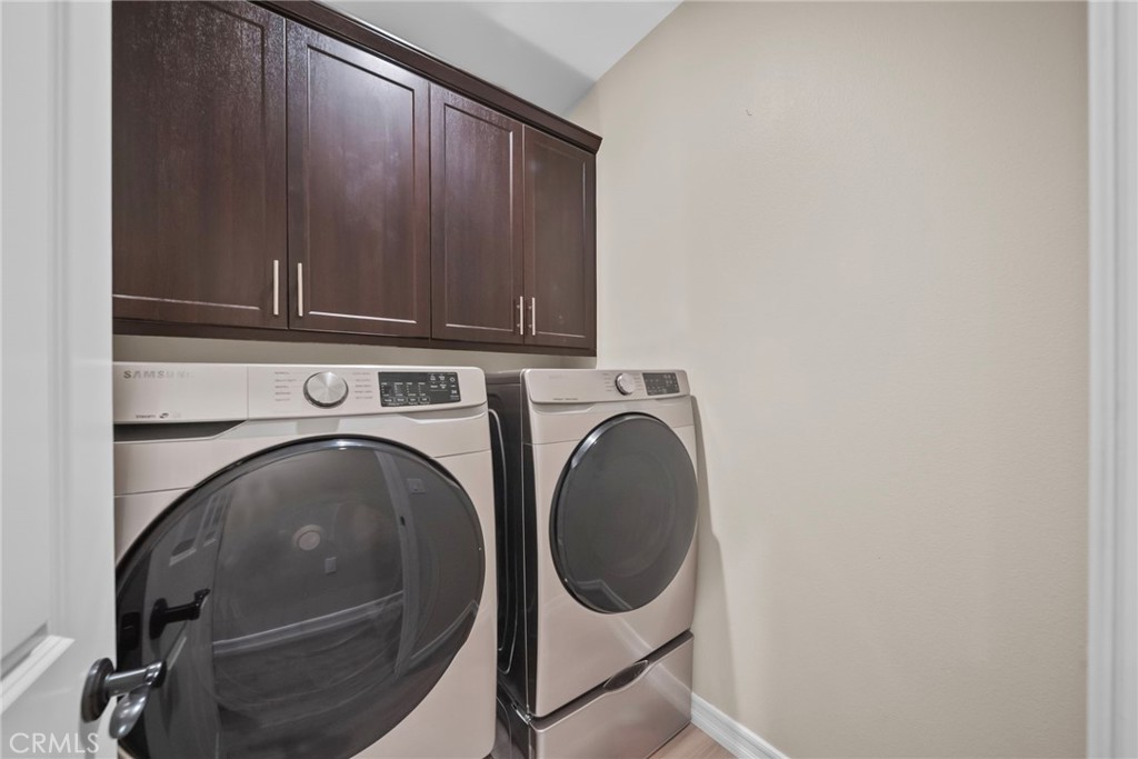 4066 Aurora Way Piru, CA 93040 - Photo 16 of 47 Laundry room with cabinets