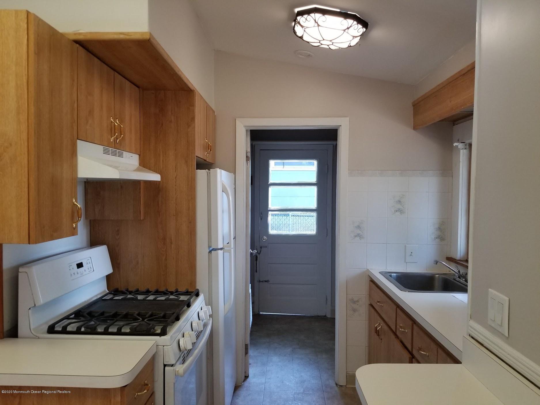 889 Harrison Road Toms River, NJ 08753 - Photo 22 of 29 889 Harrison Kitchen
