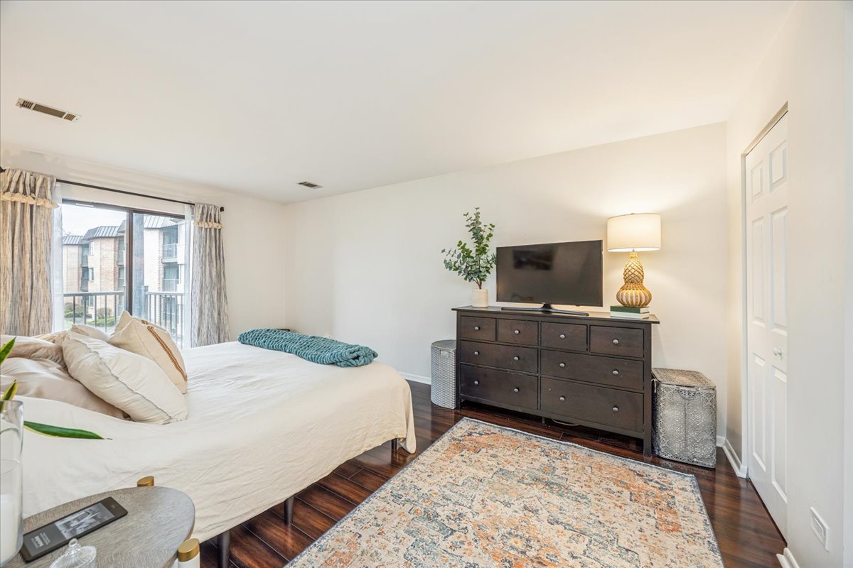 6425 Clarendon Hills Road, Unit 211 Willowbrook, IL 60527 - Photo 14 of 25