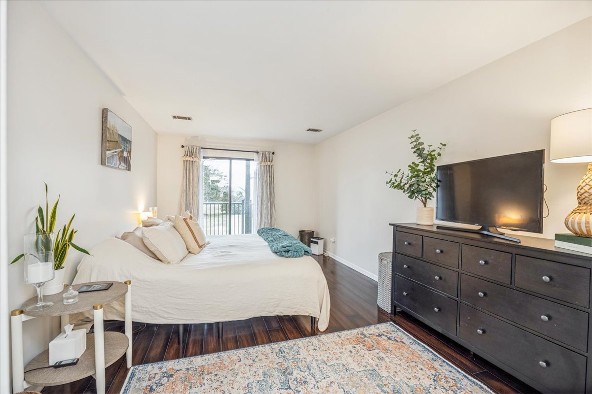 6425 Clarendon Hills Road, Unit 211 Willowbrook, IL 60527 - Photo 15 of 25