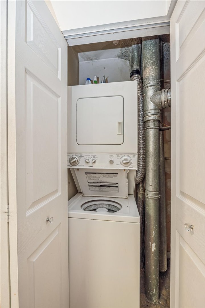 6425 Clarendon Hills Road, Unit 211 Willowbrook, IL 60527 - Photo 18 of 25