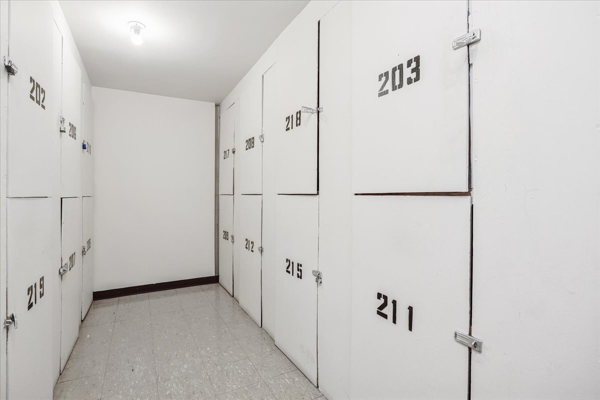 6425 Clarendon Hills Road, Unit 211 Willowbrook, IL 60527 - Photo 23 of 25