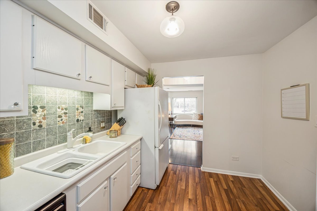 6425 Clarendon Hills Road, Unit 211 Willowbrook, IL 60527 - Photo 6 of 25