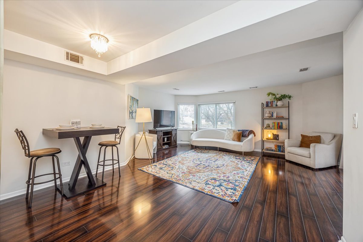 6425 Clarendon Hills Road, Unit 211 Willowbrook, IL 60527 - Photo 7 of 25