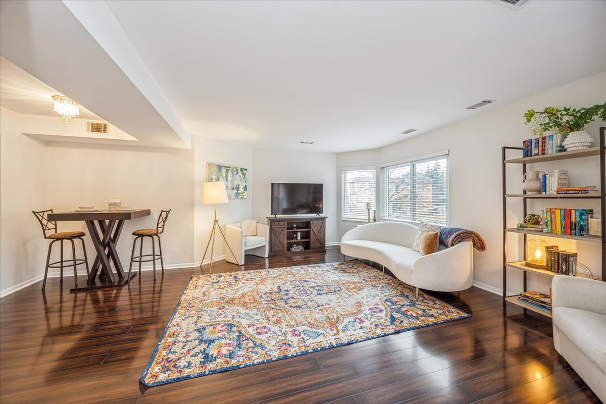 6425 Clarendon Hills Road, Unit 211 Willowbrook, IL 60527 - Photo 8 of 25