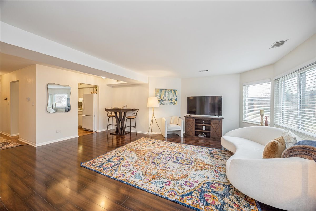 6425 Clarendon Hills Road, Unit 211 Willowbrook, IL 60527 - Photo 9 of 25