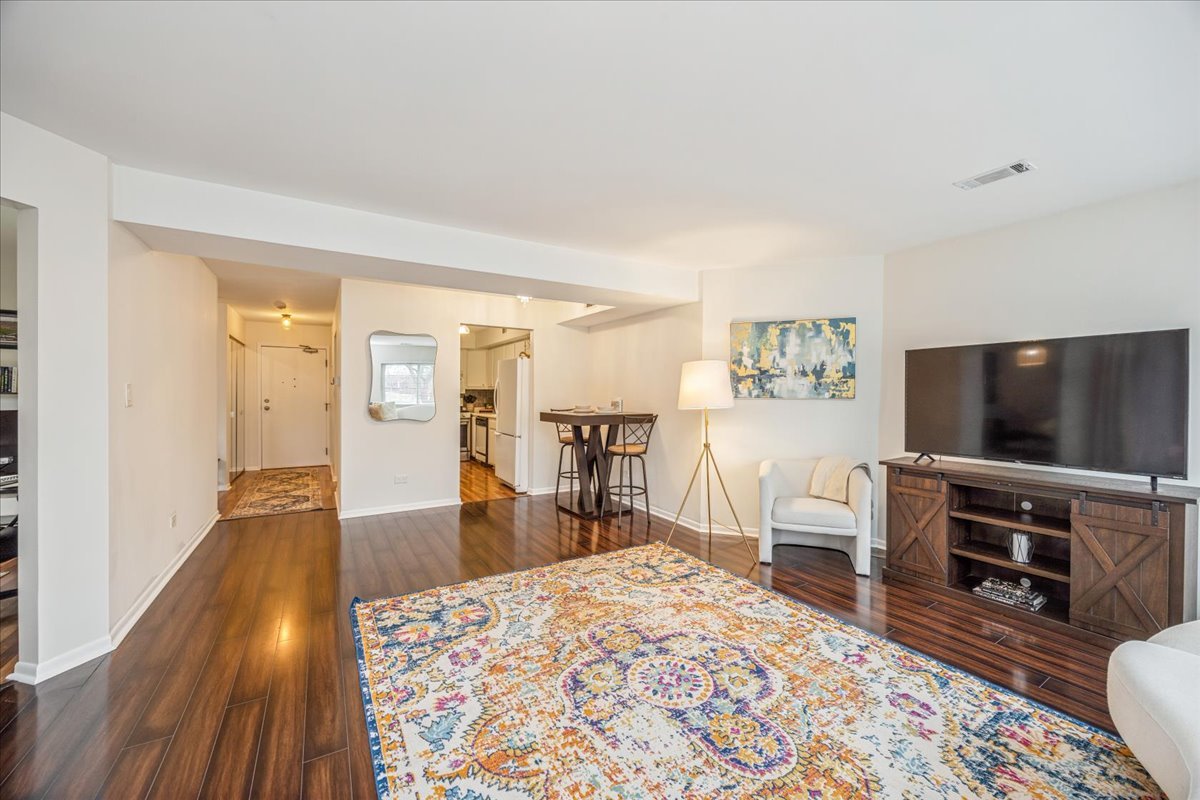 6425 Clarendon Hills Road, Unit 211 Willowbrook, IL 60527 - Photo 10 of 25