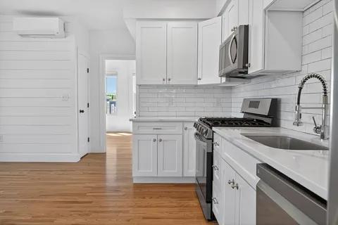$439,000 | 138 Centre Street, Unit 6, Boston, MA 02124