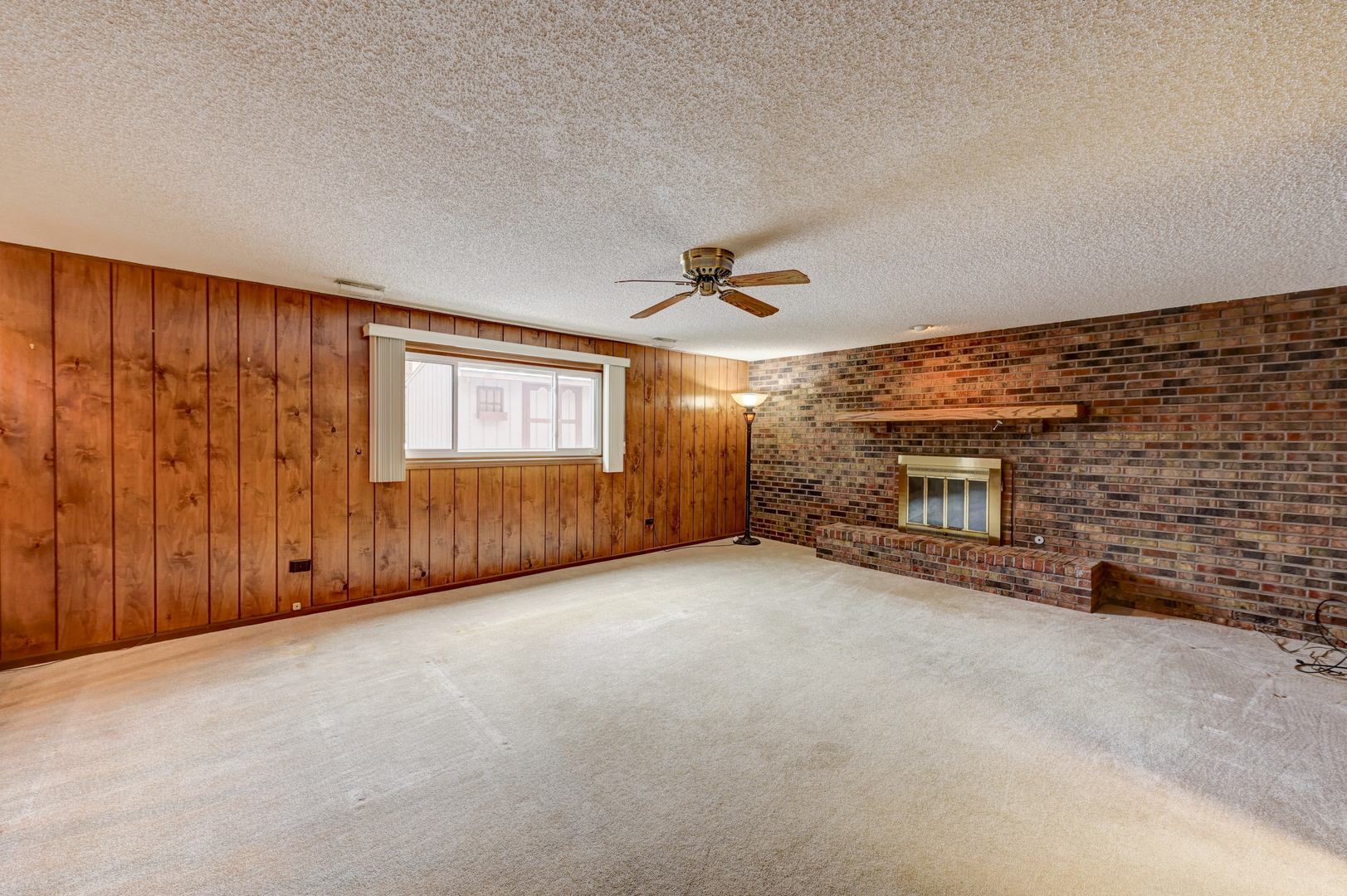 3484 Gilbert Court Crete, IL 60417 - Photo 15 of 18 an empty room with windows