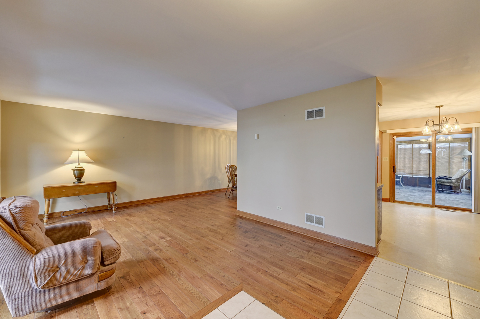 3484 Gilbert Court Crete, IL 60417 - Photo 2 of 18 a view of a livingroom with furniture and a couch