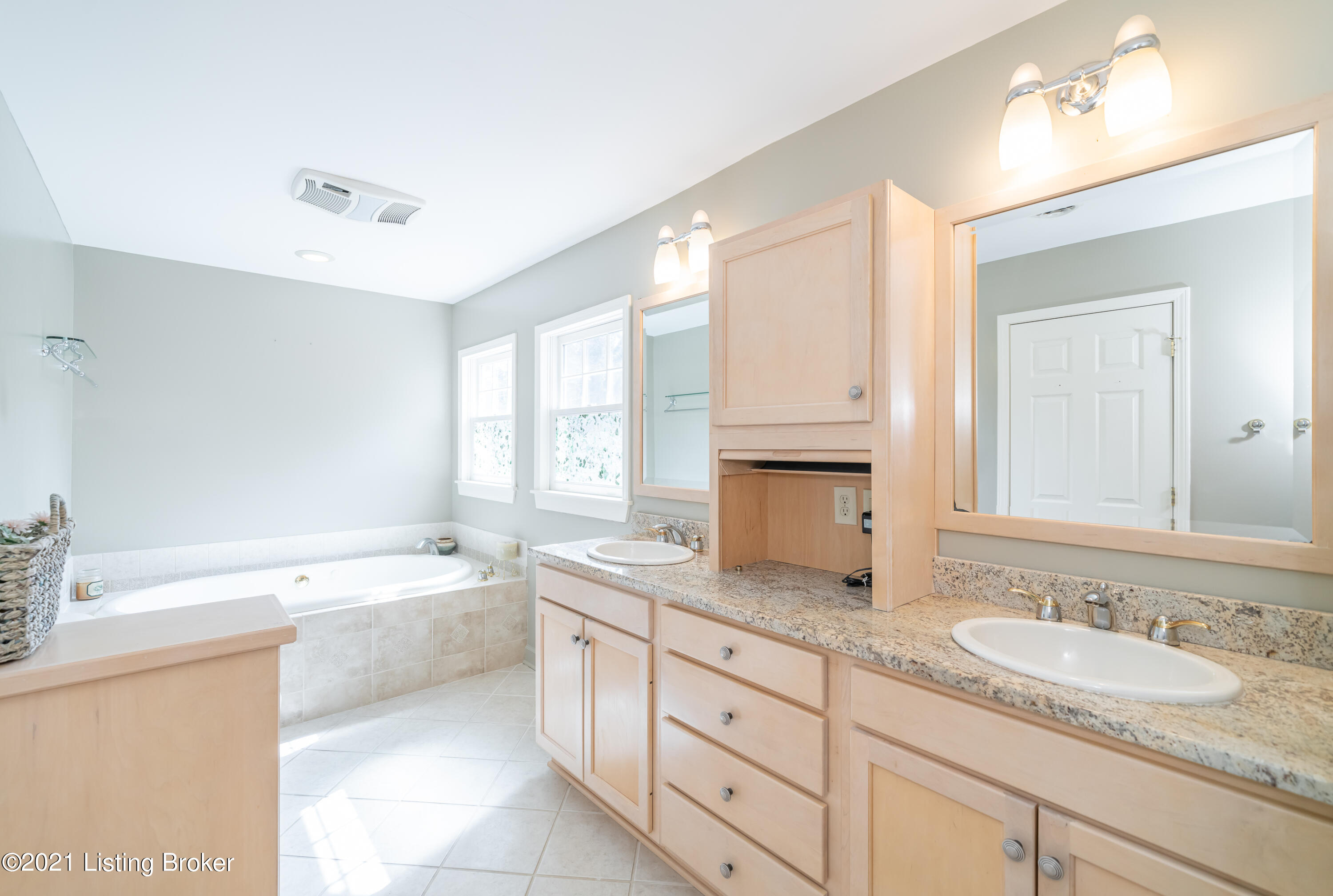 6611 Foxcroft Road Prospect, KY 40059 - Photo 27 of 58 6611 Foxcroft Rd Prospect-48