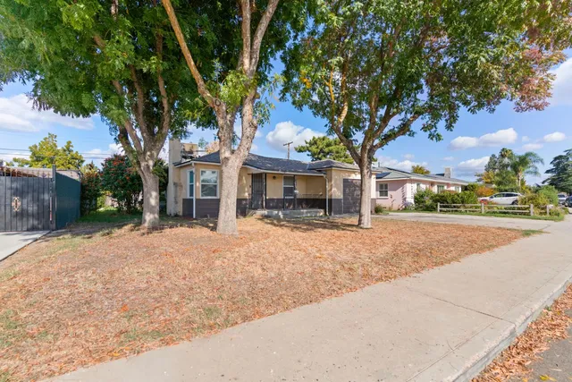 $325,000 | 3745 Kenmore Drive South, Fresno, CA 93703