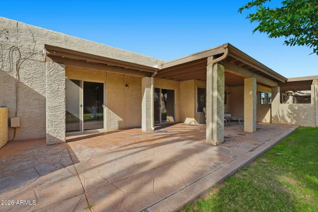 a view of a house with backyard and trees