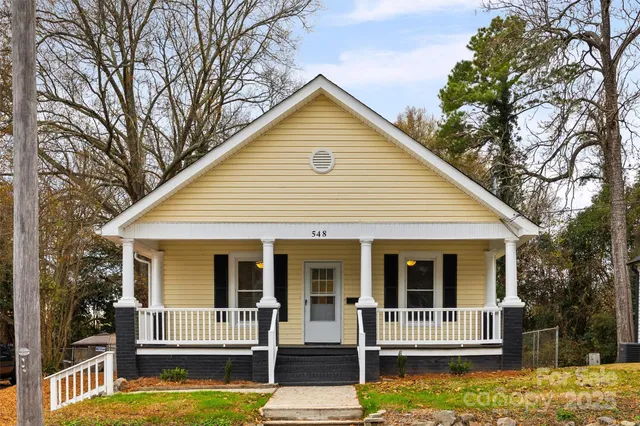 a view of a house with a yard in front of it