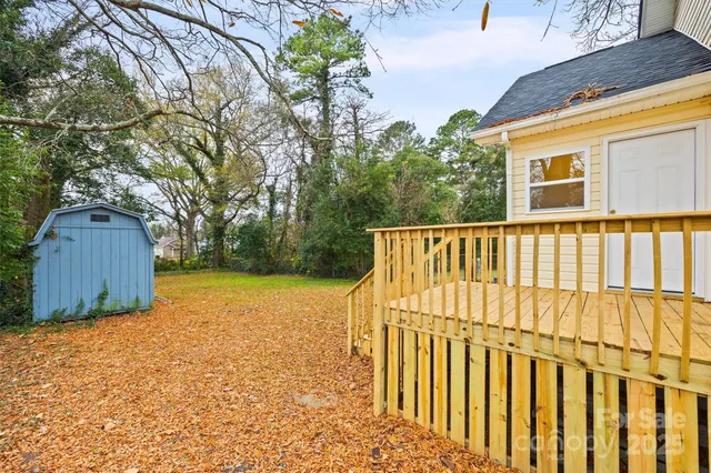 a view of large trees with yard