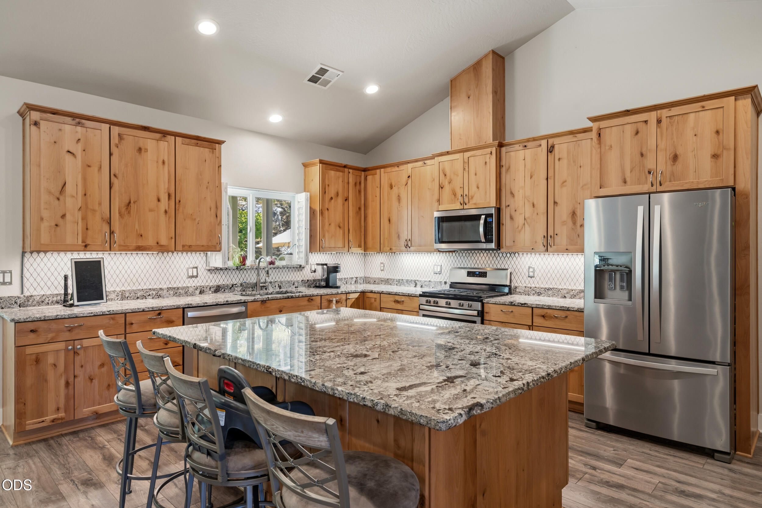 125 McKenzie Ridge Road Grants Pass, OR 97526 - Photo 8 of 62