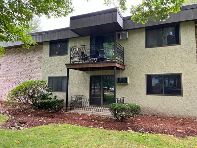 2 Strawberry Bank Road, Unit 4 Nashua, NH 03062 - Photo 2 of 11