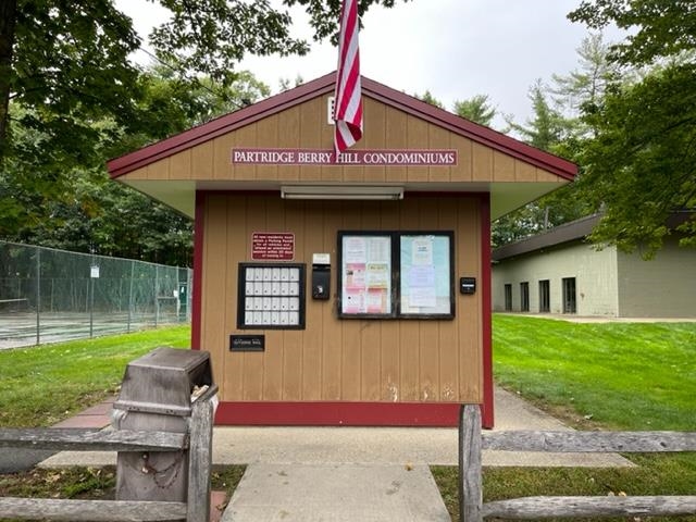 2 Strawberry Bank Road, Unit 4 Nashua, NH 03062 - Photo 3 of 11