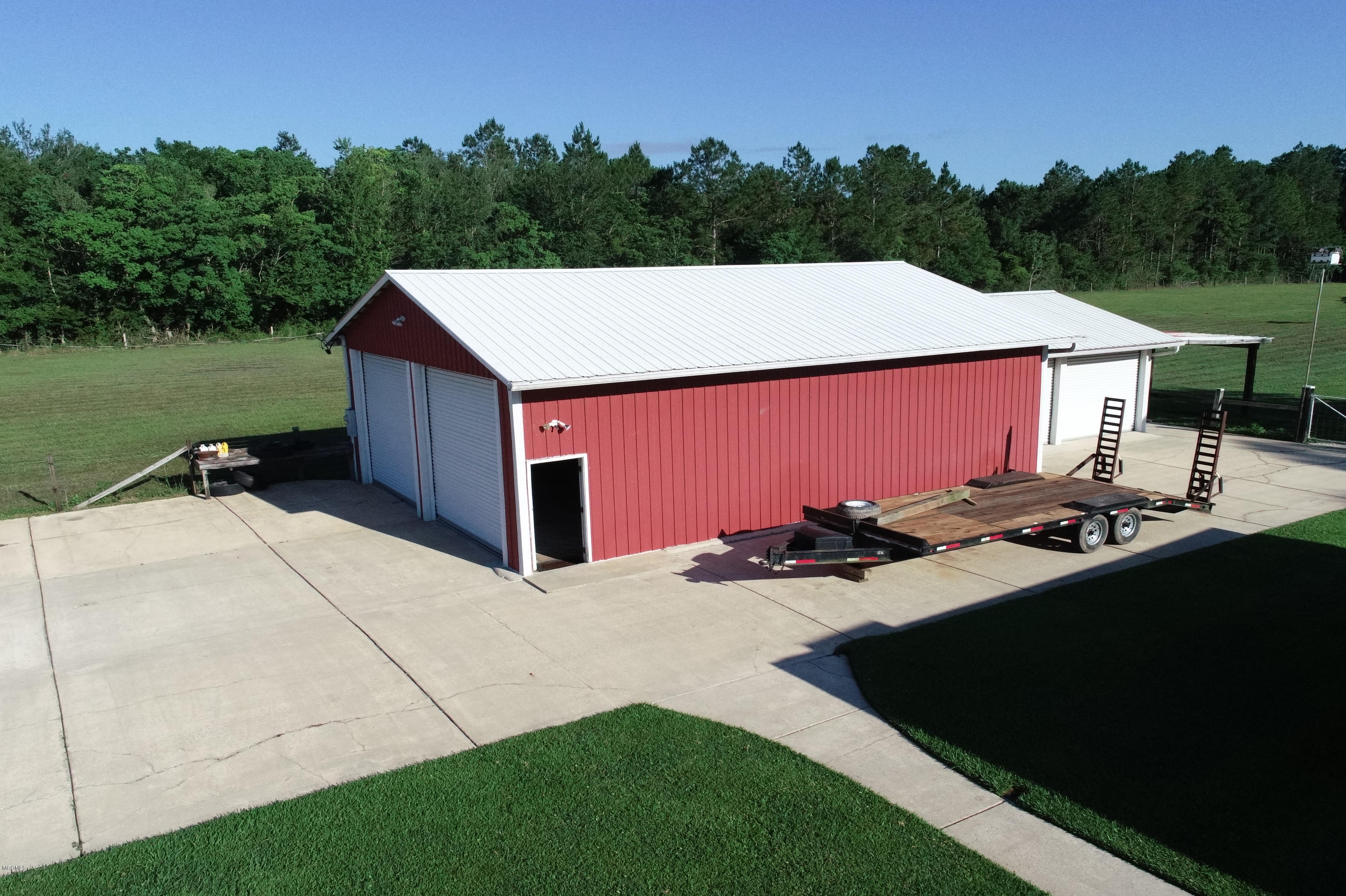 5601 Allen Road Vancleave, MS 39565 - Photo 29 of 35 Garage