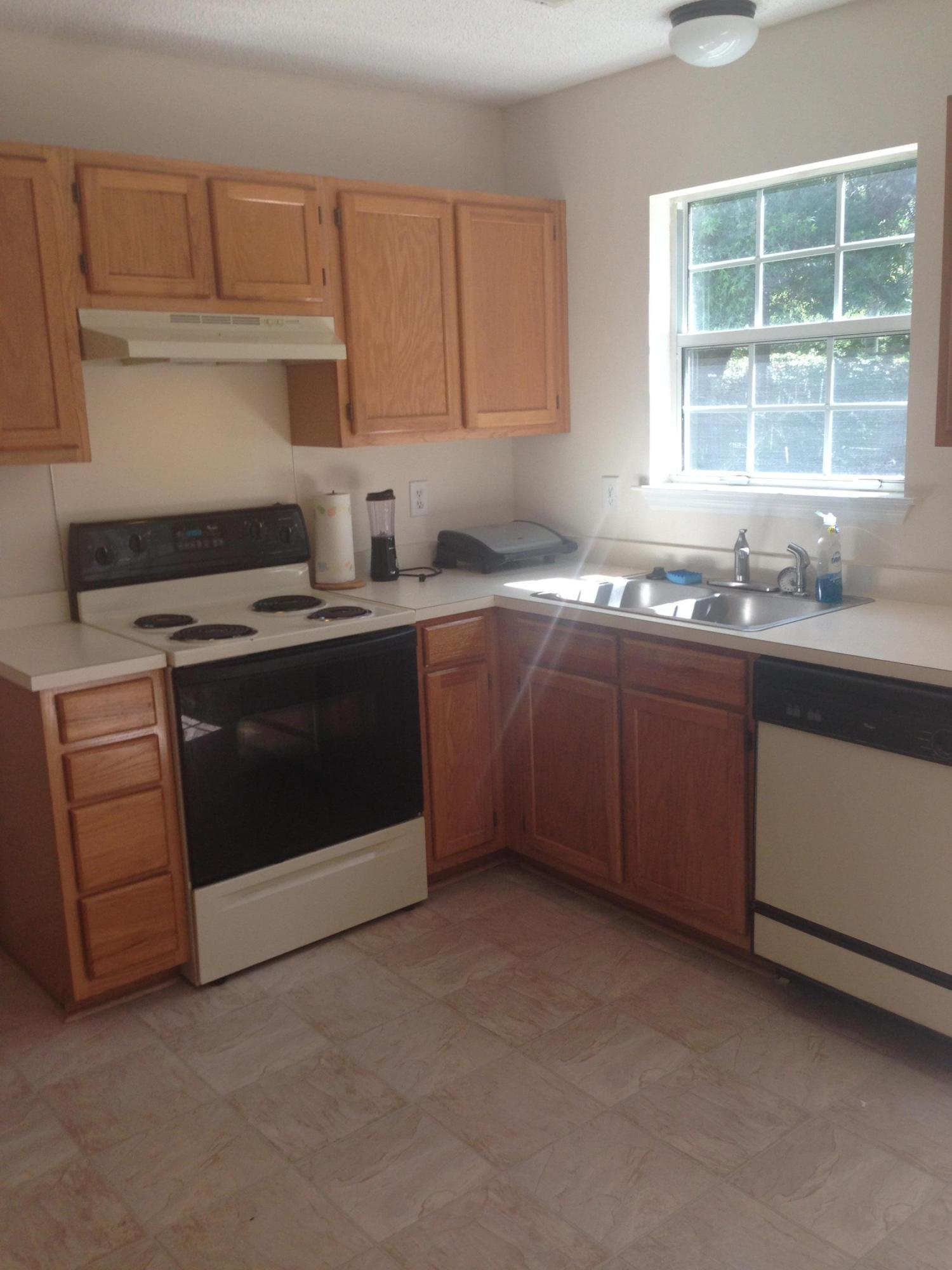 1313 Balcome Road Mount Pleasant, SC 29466 - Photo 1 of 10 Balcome kitchen