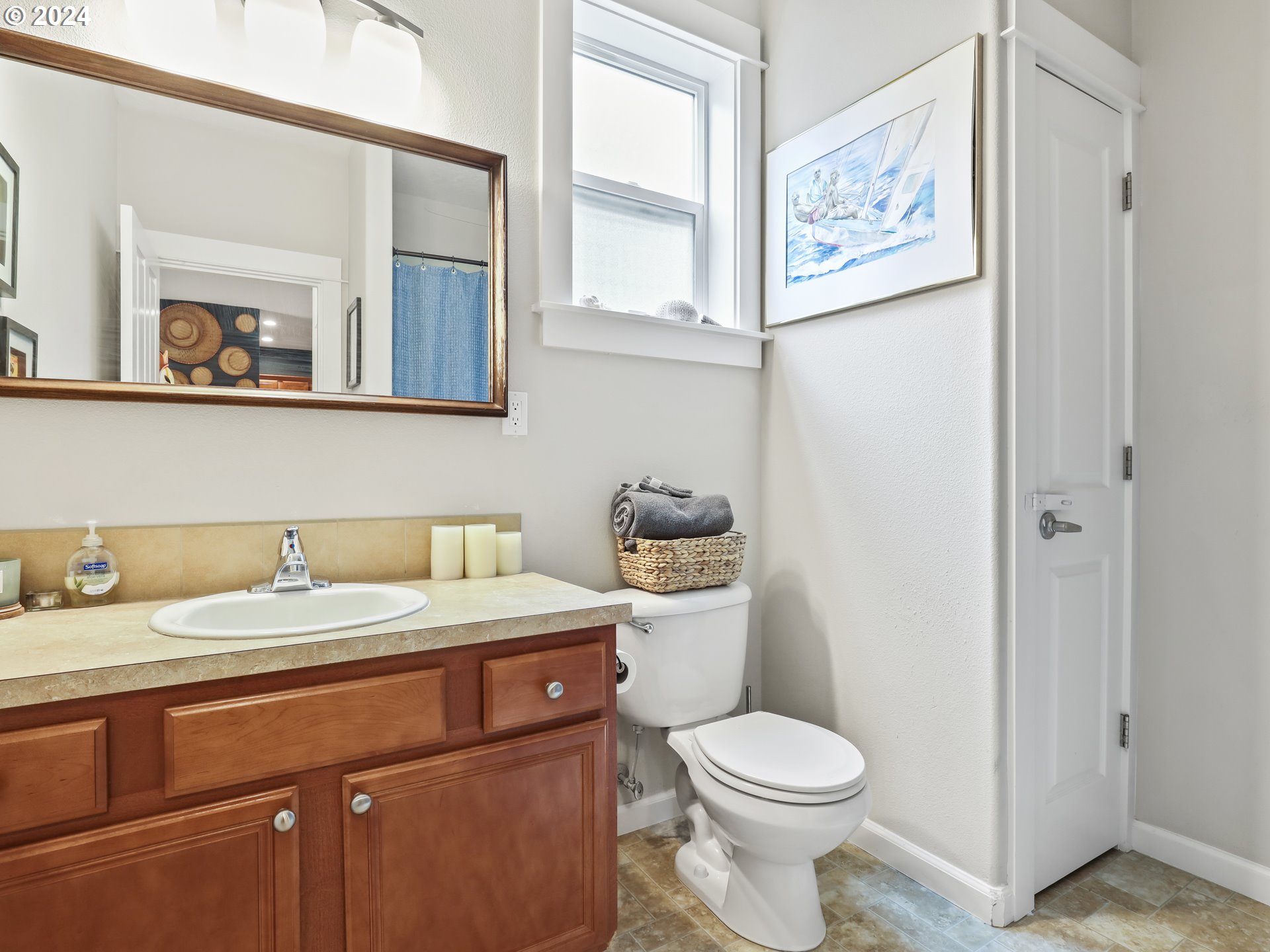 6924 Southeast Boise Street Portland, OR 97206 - Photo 18 of 45 a bathroom with a toilet sink and mirror