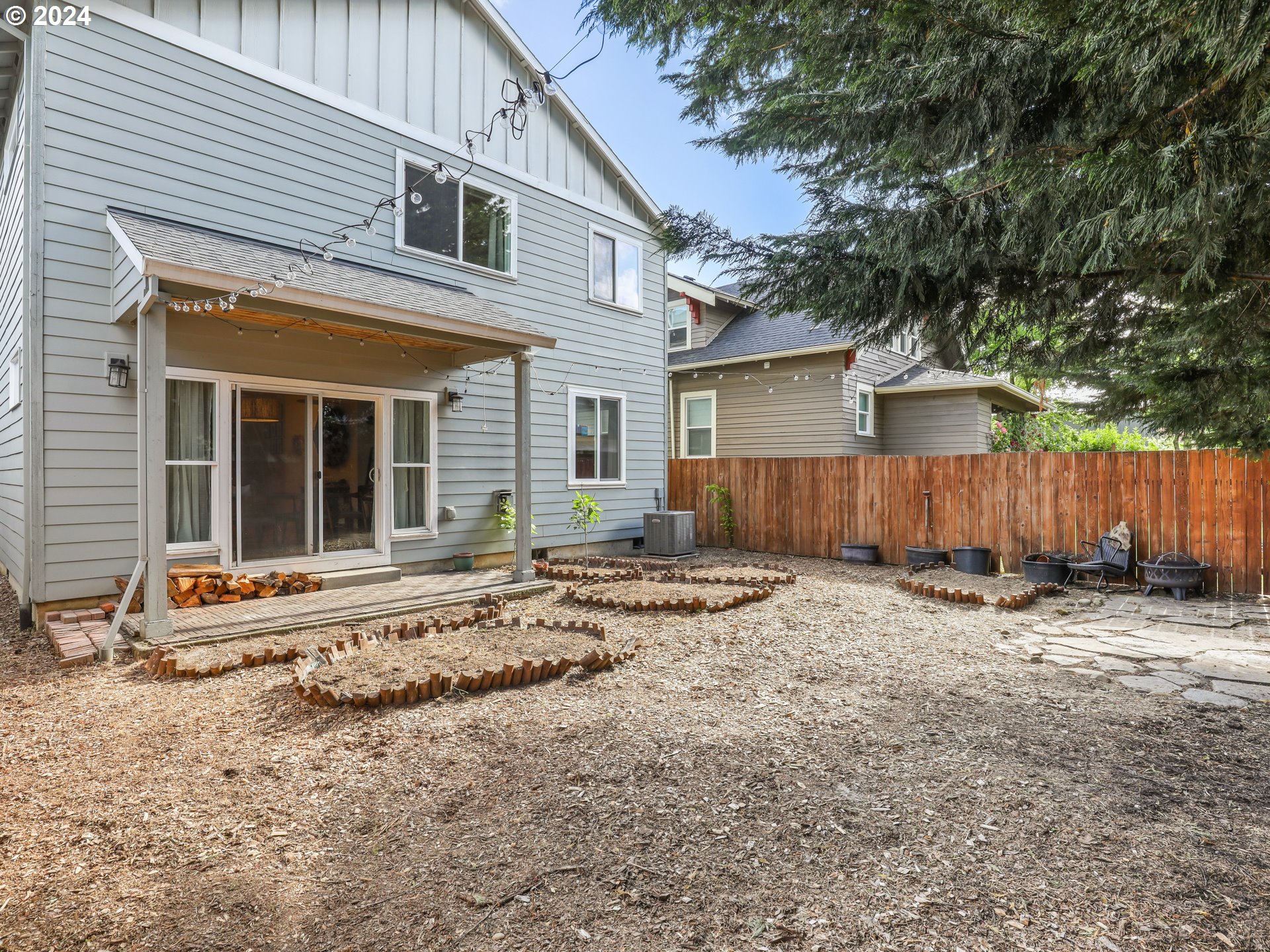 6924 Southeast Boise Street Portland, OR 97206 - Photo 38 of 45 a backyard of a house