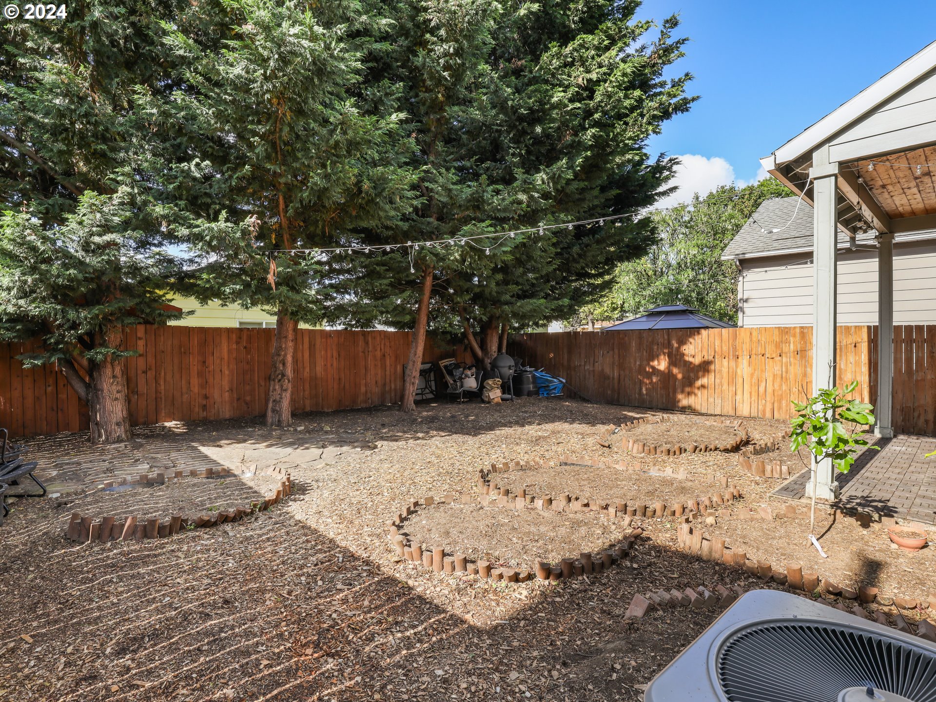 6924 Southeast Boise Street Portland, OR 97206 - Photo 40 of 45 a backyard of a house