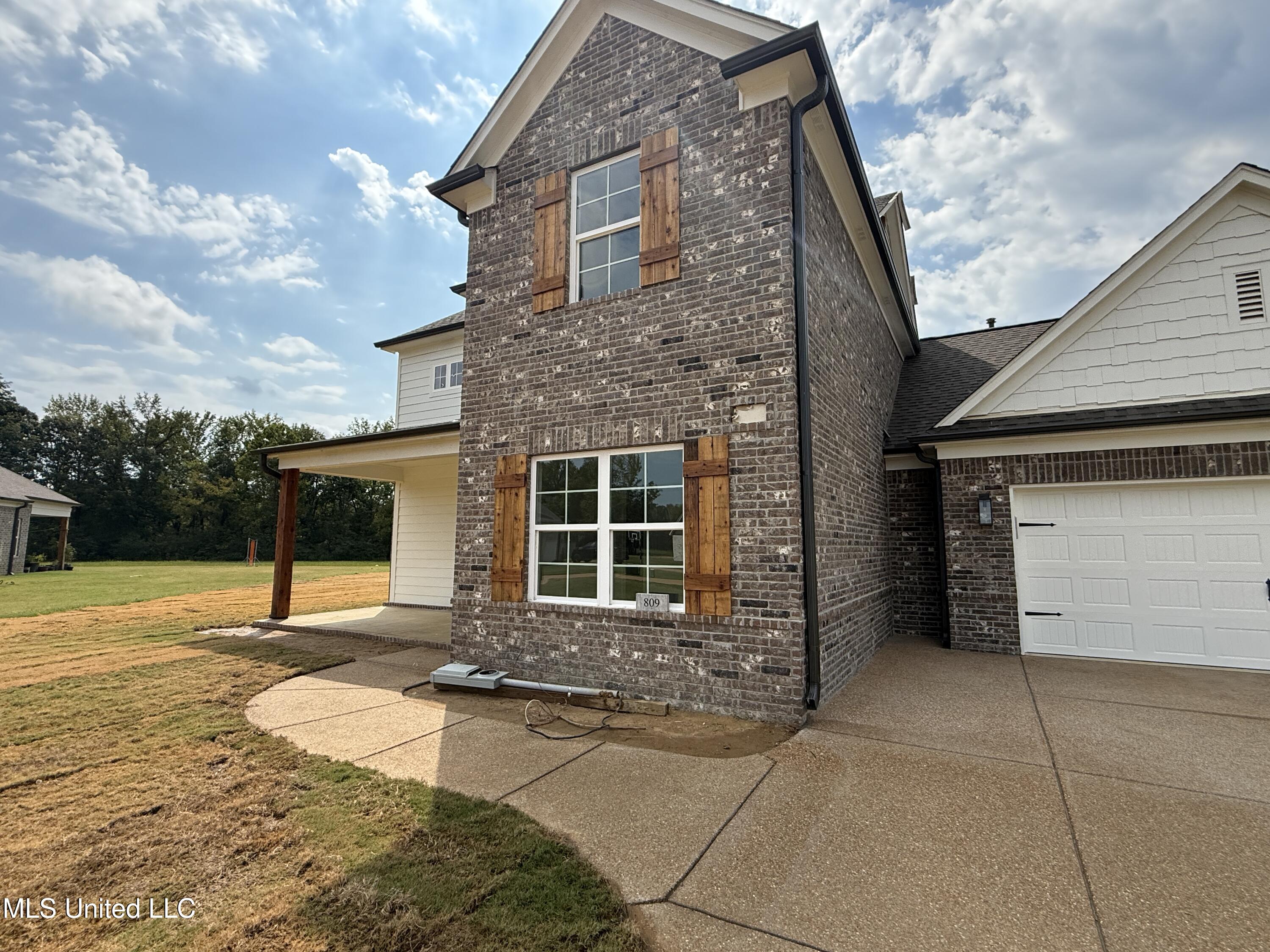 809 Wells Drive Hernando, MS 38632 - Photo 2 of 46 Teak