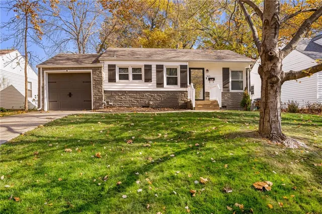 $250,000 | 7613 Locust Street, Kansas City, MO 64131