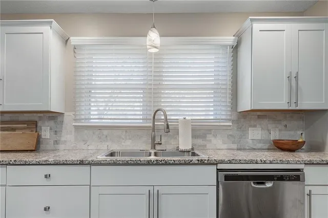 $250,000 | 7613 Locust Street, Kansas City, MO 64131