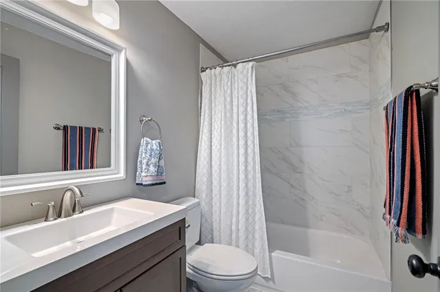 $250,000 | 7613 Locust Street, Kansas City, MO 64131