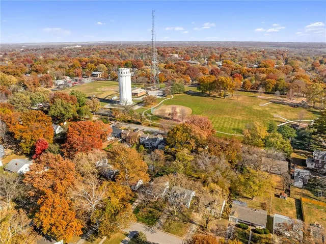 $250,000 | 7613 Locust Street, Kansas City, MO 64131