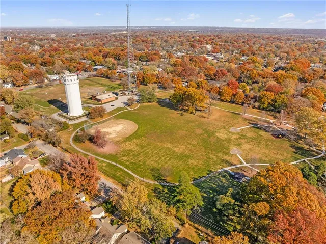 $250,000 | 7613 Locust Street, Kansas City, MO 64131