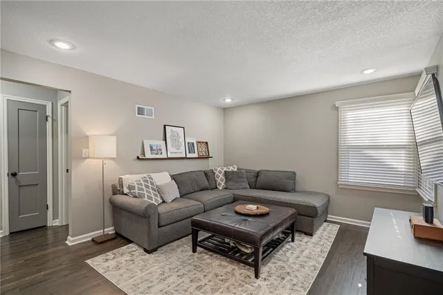 $250,000 | 7613 Locust Street, Kansas City, MO 64131