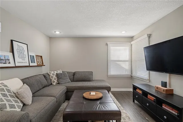 $250,000 | 7613 Locust Street, Kansas City, MO 64131