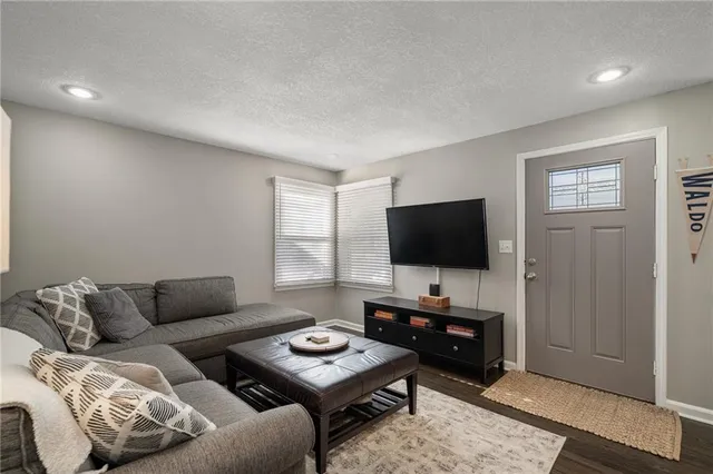 $250,000 | 7613 Locust Street, Kansas City, MO 64131