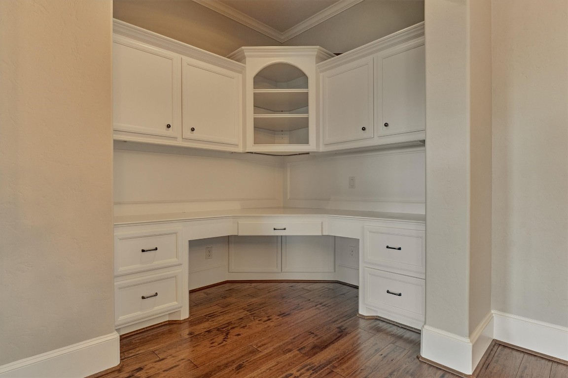 25 Post Shadow Estate Drive Spring, TX 77389 - Photo 35 of 50 a view of white cabinets and wooden floor