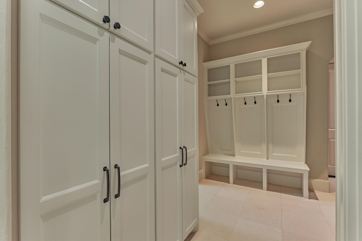 25 Post Shadow Estate Drive Spring, TX 77389 - Photo 40 of 50 a view of a room with racks on the wall