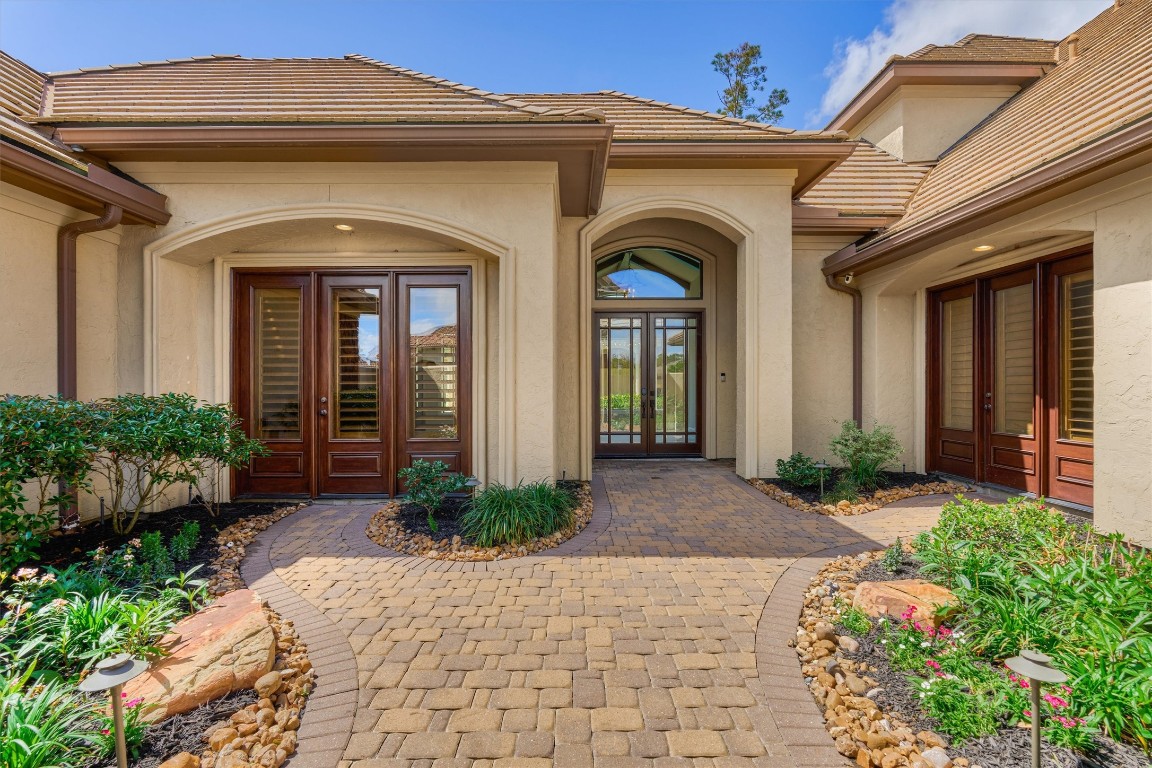 25 Post Shadow Estate Drive Spring, TX 77389 - Photo 4 of 50 a front view of the house with potted plants