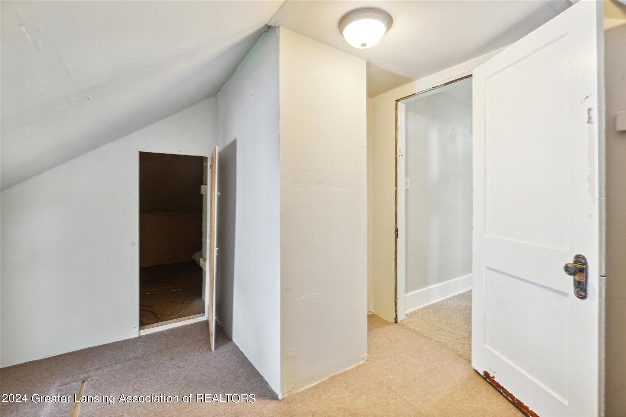 2400 Strathmore Road Lansing, MI 48910 - Photo 31 of 44 29-2400-Strathmore-Rd-Lansing-MI-48910-W