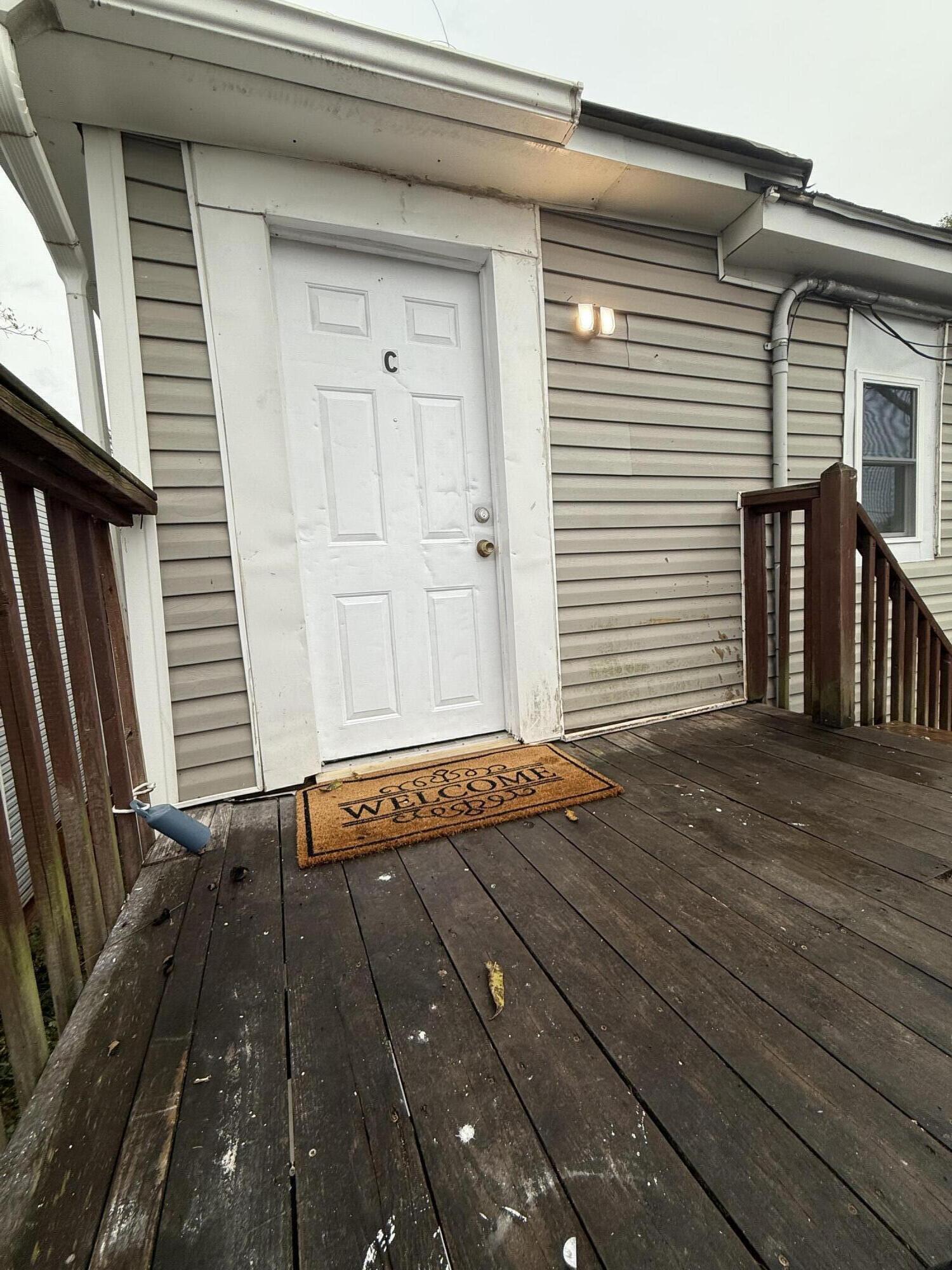 1209 Chapman Avenue Southwest, Unit C Roanoke, VA 24016 - Photo 3 of 13 Front Entry