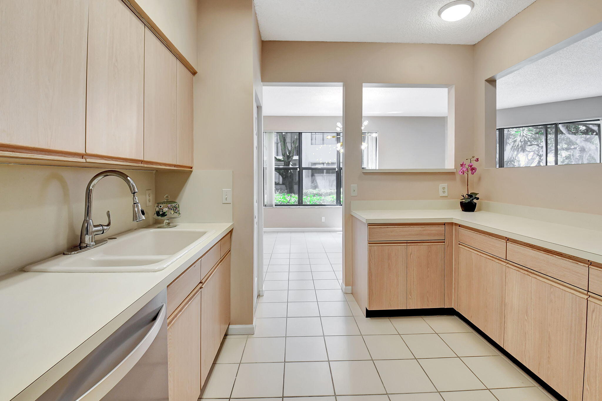 5770 Coach House Circle, Unit D Boca Raton, FL 33486 - Photo 20 of 52 KITCHEN