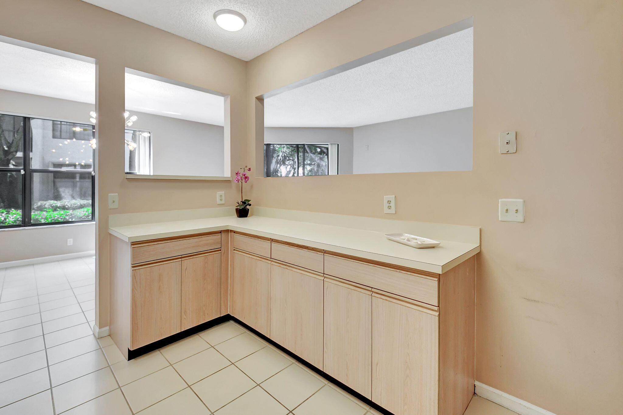 5770 Coach House Circle, Unit D Boca Raton, FL 33486 - Photo 21 of 52 KITCHEN