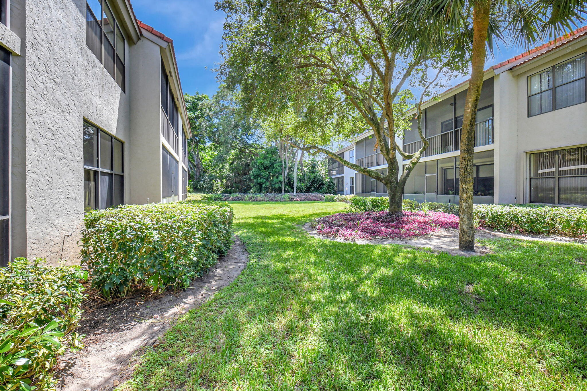5770 Coach House Circle, Unit D Boca Raton, FL 33486 - Photo 4 of 52 LUSHLY LANDSCAPED COURTYARD
