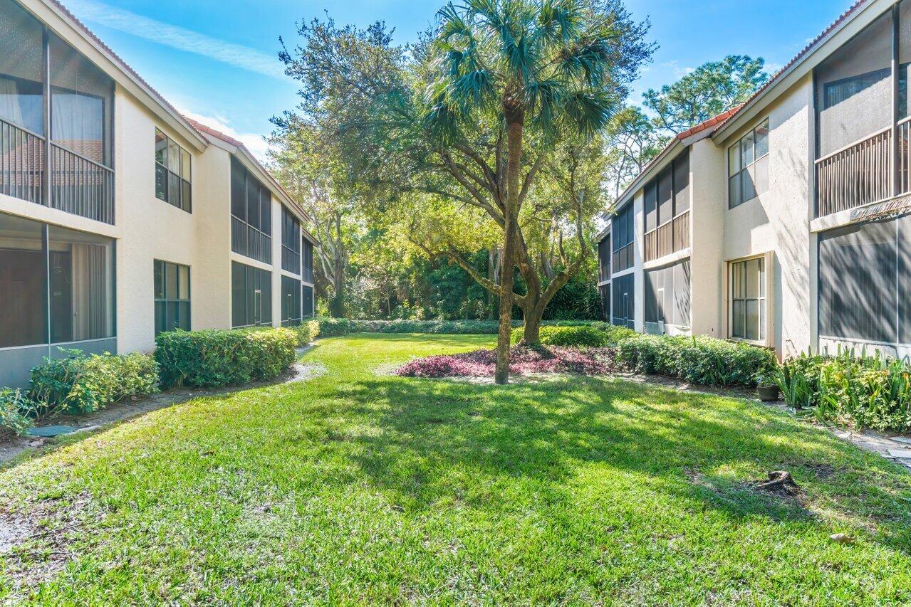 5770 Coach House Circle, Unit D Boca Raton, FL 33486 - Photo 5 of 52 TRANQUIL AND PRIVATE VIEW OF COURTYARD
