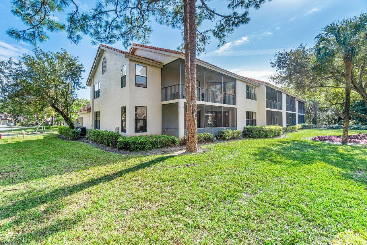 5770 Coach House Circle, Unit D Boca Raton, FL 33486 - Photo 7 of 52 CORNER UNIT WITH COURTYARD VIEWS