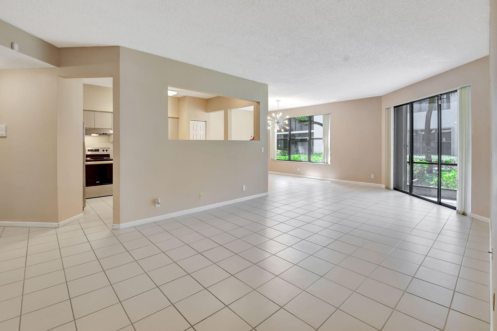 5770 Coach House Circle, Unit D Boca Raton, FL 33486 - Photo 8 of 52 BRIGHT OPEN LIVING SPACE